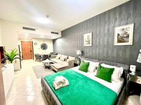 Amazing Studio Apartment in The Crescent A Tower IMPZ
